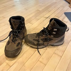 VASQUE Men’s Hiking Boots